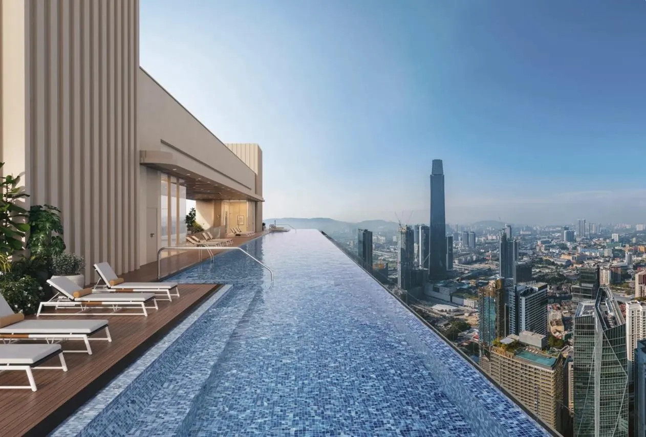 118 metre infinity sky pool